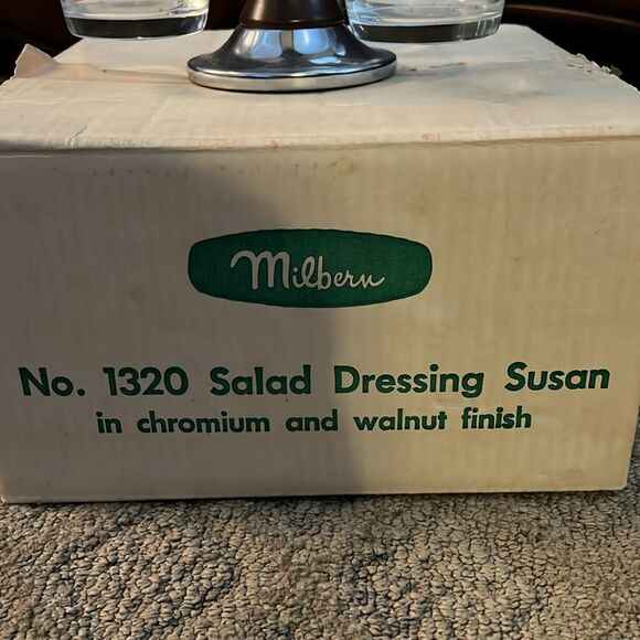 Vintage Milbern salad dressing Susan in chrome and walnut finish. - Picture 4 of 5